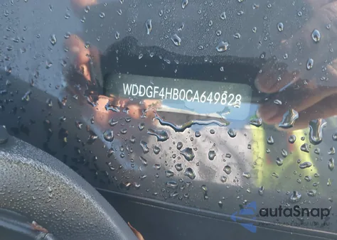 2012 Mercedes-Benz C 250 Luxury/Sport из США, поврежденный, VIN WDDGF4HB0CA649828